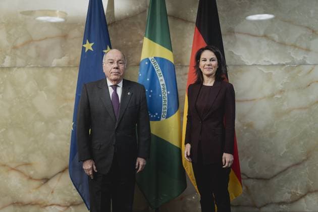 News Themen der Woche KW49 News Bilder des Tages (R-L) Annalena Baerbock (Buendnis 90 Die Gruenen), Bundesaussenministerin, und Mauro Vieira, Aussenminister von Brasilien, aufgenommen im Rahmen der Deutsch-Brasilianischen Regierungskonsultationen in Berlin, 04.12.2023. Berlin Deutschland *** R L Annalena Baerbock Buendnis 90 Die Gruenen , Federal Foreign Minister, and Mauro Vieira, Foreign Minister of Brazil, recorded during the German-Brazilian intergovernmental consultations in Berlin, 04 12 2023 Berlin Germany Copyright: xFlorianxGaertnerx