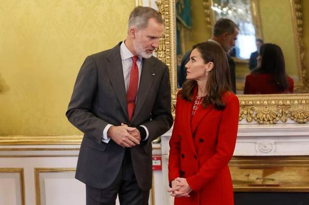 Entertainment Themen der Woche KW49 Entertainment Bilder des Tages Spanish King Felipe VI (L) chats with Queen Letizia (R) during the Annual Meeting of the Cervantes Institute held at the Royal Palace of Aranjuez, Madrid, Spain on 04 December 2023. Annual Meeting of the Cervantes Institute !ACHTUNG: NUR REDAKTIONELLE NUTZUNG!  Copyright: xMARISCALx GRAF7833 20231204-55012458426_1