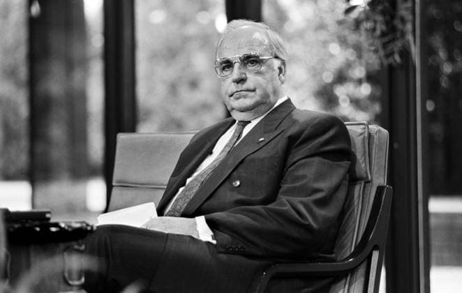 Deutschland, Bonn, 24.06.1993 Archiv.: 41-36-21 Fuer Ihr Archiv! Foto: Bundeskanzler Helmut Kohl Fuer Ihr Archiv! *** Germany, Bonn, 24 06 1993 Archive 41 36 21 For your archive Photo Federal Chancellor Helmut Kohl For your archive
