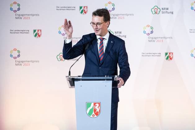 04 12 2023 Düsseldorf NRW Minister-President Hendrik Wüst awards the NRW 2023 Civic Engagement Prize The NRW Civic Engagement Prize is awarded by the state government and the North Rhine-Westphalia Foundation for Nature Conservation, Local Heritage and C