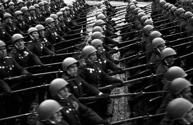 Victory parade on Red Square 5812038 24.06.1945 Victory parade on Red Square. June 24, 1945. Carrying German standards to the foot of the Lenin Mausoleum. Loskutov Moscow Russia  Copyright: xLoskutovx