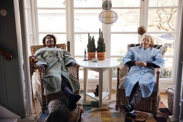 Multiracial female friends with cucumber slices on eyes relaxing together at home Sweden, Gothenburg, model released, property released Copyright: xMaskotx , MA104790 MA104790