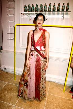 Model Erin O Connor photographed at Matthew Williamson s store opening at 28 Bru Model Erin O Connor photographed at Matthew Williamson s store opening at 28 Bruton Street, London on 28th April 2004. Ed Watts Retna Photoshot Credit all uses, Credit:Ed Watts Avalon  Copyright: xEdxWattsx xAvalonx 0516676099