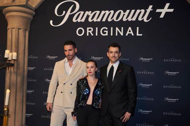 Los Enviados Tv Series Premiere December 5, 2023, Mexico City, Mexico: (L-R) Miguel Angel Silvestre, Assira Abbate, Luis Gerardo Mendez attend the blue carpet of ˜Los Enviados™ Tv Series premiere. at Teatro Helenico. on December 5, 2023 in Mexico City, Mexico. ( Photo by Jaime Nogales Eyepix Group) Copyright: xJaimexNogales xEyepixxGroupx JN_05122023_106685