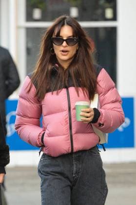 Emily Ratajkowski wears a pink North Face puffer while out in New York City Featuring: Emily Ratajkowski Where: New York, New York, United States When: 06 Dec 2023 Credit: BauerGriffin INSTARimages EDITORIAL USE ONLY. NOT FOR USE BY NEWSPAPERS BASED IN THE UK. Copyright: xIgnatx 53279857
