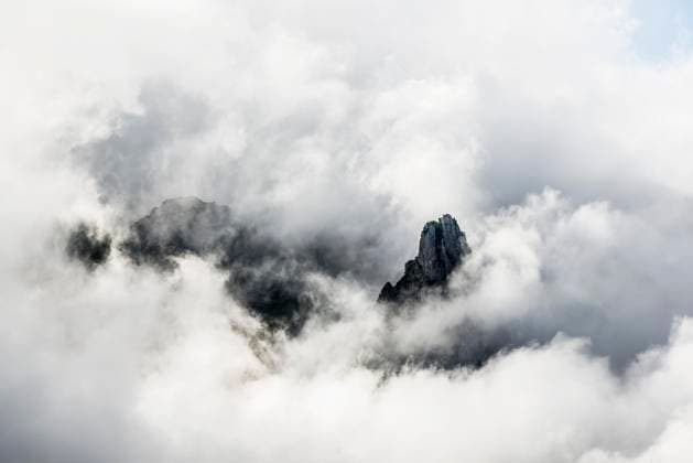 Creative Highlights World Berglandschaft und Wolken, Lescun, Département Pyrénées-Atlantiques, Region Nouvelle-Aquitaine, Pyrenäen, Frankreich, Europa *** Mountain landscape and Clouds, Lescun, Department Pyrénées Atlantiques, Region Nouvelle Aquitaine, Pyrenees, France, Europe Copyright: imageBROKER/DanielxSchoenen ibxdjs09924348.jpg