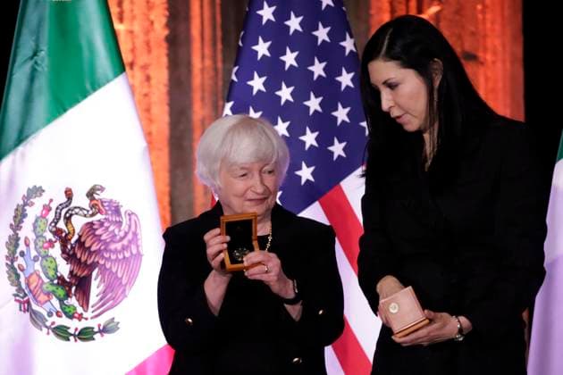 December 6, 2023, Mexico City, Mexico: The governor of the Bank of Mexico, Victoria Rodriguez Ceja and the Secretary of the Treasury of the United States, Janet Yellen during the presentation of the commemorative coin of 200 years of Diplomatic Relations Mexico - United States in ceremony at the Interactive Museum of Economy in Mexico City. on December 6, 2023 in Mexico City, Mexico Mexico City Mexico - ZUMAe321 20231206_zia_e321_060 Copyright: xLuisxBarronx