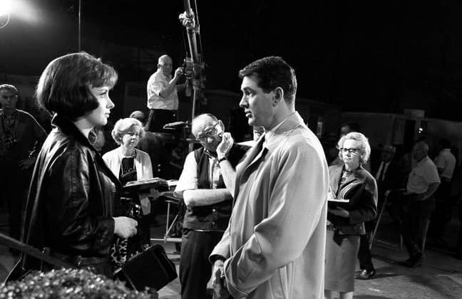 Film Strange Bedfellows Actors Rock Hudson and Gina Lollobrigida in a scene of the film Los Angeles, CA USA  Copyright: xLeoxFuchsx 0206 Frank Hudson Lollobrigida (Strange Bedfellows) CONVERSATION SET New small