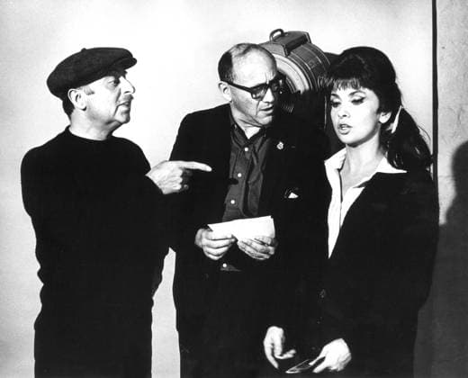 Film Strange Bedfellows Actor Arthur Hynes, director Melvin Frank and actress Gina Lollobrigida at the set Los Angeles, CA USA  Copyright: xLeoxFuchsx R0339-Haynes-Frank-Lollobrigida-SBF