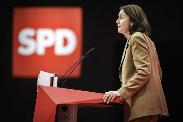 Katarina Barley, aufgenommen im Rahmen des Bundesparteitages der Sozialdemokratischen Partei Deutschland (SPD) in Berlin, 08.12.2023. Von Freitag bis Sonntag beraten die Delegierten ueber aktive Standort- und Industriepolitik, ein Jahrzehnt der Zukunftsinvestitionen und einen Deutschlandpakt Bildung. Zudem steht die Wahl der Parteivorsitzenden auf dem Programm. Berlin Deutschland *** Katarina Barley, photographed at the Federal Party Conference of the Social Democratic Party of Germany SPD in Berlin, 08 12 2023 From Friday to Sunday, delegates will discuss active location and industrial policy, a decade of investment in the future and a Germany Pact on Education The election of the party chairwoman is also on the agenda Berlin Germany Copyright: xJaninexSchmitzx