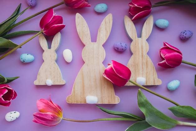 Easter eggs and wooden bunnies with pink tulips on violet pastel background. Flat lay composition, top view. Decoration minimalist modern design template. Floral layout Concept of creative spring holiday Easter eggs and wooden bunnies with pink tulips on violet pastel background. Flat lay composition, top view. Decoration minimalist modern design template. Floral layout Concept of creative spring holiday mock up. Copyright: xZoonar.com AnastasiiaxYanishevskax 20681783