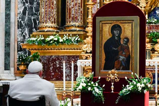 Pope Francis Pray In Front Of The Marian Icon - Rome Pope Francis went to the basilica Santa Maria Maggiore to pray in front of the Marian icon ?Salus Populi Romani? in Rome, Italy, on December 08, 2023. Editorial Use Only. Photo by Vatican Media Catholic Press Photo Hans Lucas IPA ABACAPRESS.COM Rome Italy  Copyright: xIPA ABACAx