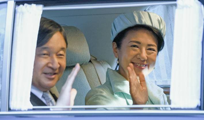 Entertainment Bilder des Tages Japanese Empress Masako turns 60 Japanese Empress Masako visits the residence of former Emperor Akihito and former Empress Michiko in Tokyo with Emperor Naruhito on her 60th birthday on Dec. 9, 2023, for customary birthday greetings. (Pool photo)  A14AA0002218491P