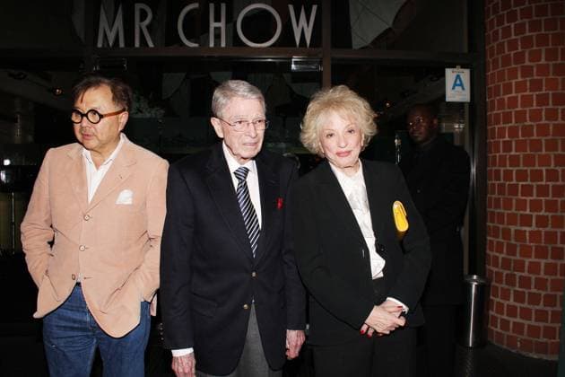 Michael Chow steps outside his world famous Mr Chow restaurant in West Hollywood with Army and Selma Archerd 29344, LOS ANGELES, CALIFORNIA - Tuesday March 17 2009. Michael Chow steps outside his world famous Mr Chow restaurant in West Hollywood with Army and Selma Archerd. Photograph: Josephine Santos, PacificCoastNews.com UK OFFICE: +44 131 557 7760 7761 US OFFICE: 1 310 261 9676, Credit:Josephine Santos, PacificCoastNews.com Avalon USA  Copyright: xJosephinexSantos,xPacificCoastNews.comx xAvalonx 0524110122