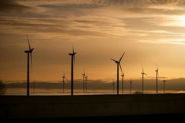 WINDRÄDER 09 12 2023 - Bad Langensalza: Windräder im Gegenlicht am 9. Dezember 2023. _________________ *** WINDRÄDER 09 12 2023 Bad Langensalza Wind turbines backlit on December 9, 2023