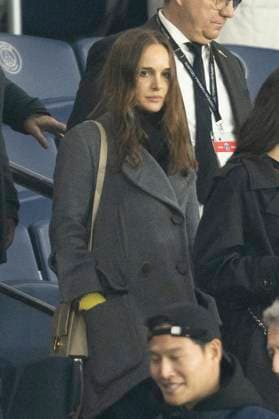 Natalie Portman besucht Fußballspiel in Paris Les cÃ lÃ britÃ s assistent au match de football PSG - Nantes (2 - 1) au Parc des Princes Ã Paris Natalie Portman - Les cÃ lÃ britÃ s assistent au match de football PSG - Nantes (2 - 1) au Parc des Princes Ã Paris, le 9 dÃ cembre 2023. Cyril Moreau Bestimage Celebrities attend the PSG - Nantes (2 - 1) football match at the Parc des Princes in Paris, December 9, 2023. Paris France  Copyright: xCYRILxMOREAUx xBESTIMAGExCYRILxMOREAUx xBESTIMAGEx