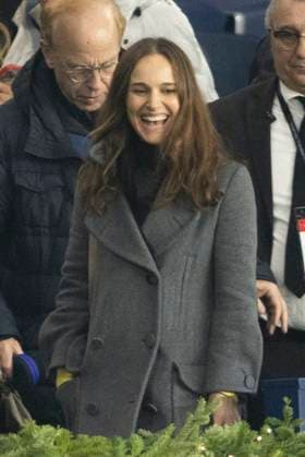 Natalie Portman besucht Fußballspiel in Paris Les cÃ lÃ britÃ s assistent au match de football PSG - Nantes (2 - 1) au Parc des Princes Ã Paris Natalie Portman - Les cÃ lÃ britÃ s assistent au match de football PSG - Nantes (2 - 1) au Parc des Princes Ã Paris, le 9 dÃ cembre 2023. Cyril Moreau Bestimage Celebrities attend the PSG - Nantes (2 - 1) football match at the Parc des Princes in Paris, December 9, 2023. Paris France  Copyright: xCYRILxMOREAUx xBESTIMAGExCYRILxMOREAUx xBESTIMAGEx