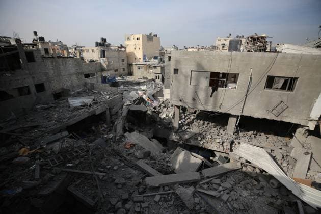 Palestinians enter a destroyed building to collect their belongings after Israeli airstrike at Bureij camp Palestinians enter a destroyed building to collect their belongings after Israeli airstrike at Bureij camp in Gaza Strip on December 10, 2023. Photo by Majdi Fathi apaimages Bureij Gaza Strip Palestinian Territory 101223_Bureij_MF_00(7) Copyright: xapaimagesxMajdixFathi xapaimagesx