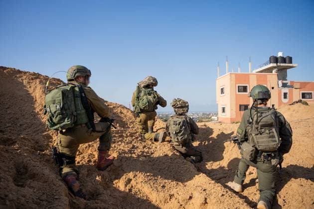 News Themen der Woche KW49 News Bilder des Tages (231210) -- GAZA, Dec. 10, 2023 () -- This photo released by the Israel Defense Forces (IDF) on Dec. 10, 2023 shows Israeli troops conducting military operations in the Gaza Strip. () MIDEAST-GAZA STRIP-IDF GROUND OPERATIONS Xinhua 