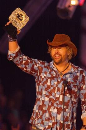 2005 CMT Music Awards-Telecast 11 April 2005 - Nashville, Tennessee - Toby Keith, winner Hottest Video . 2005 CMT Music Awards held at the Gaylord Entertainment Center. Photo Credit: Laura Farr AdMedia Nashville TN USA EDITORIAL USE ONLY  Copyright: xLauraxFarr AdMediax LauraxFarrx admphotos024736