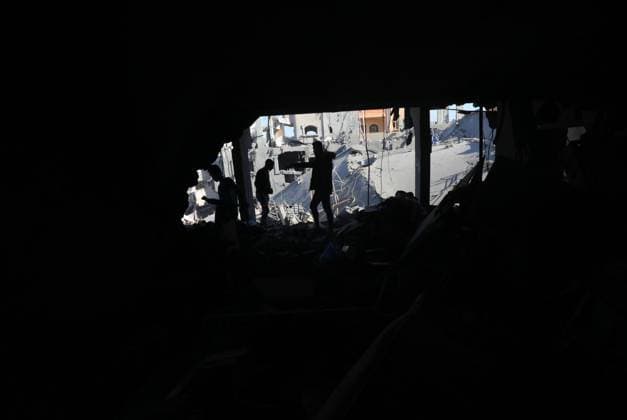 Palestinian residents conduct a search and rescue operation among the destroyed buildings after Israeli attacks in Al-Zawayda Palestinian residents conduct a search and rescue operation among the destroyed buildings after Israeli attacks in Al-Maghazi, Gaza on December 11, 2023. Photo by Naaman Omar apaimages Al-Maghazi Gaza Strip Palestinian Territory 111223_Maghazi_NAA_00(41) Copyright: xapaimagesxNaamanxOmarxx xapaimagesx