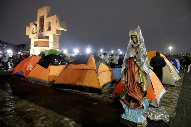 December 11, 2023, Mexico City, Mexico: Millions of parishioners visit the Basilica of Guadalupe to celebrate the Virgin of Guadalupe on the 492nd anniversary of her appearance on Cerro del Tepeyac in Mexico City. on December 11, 2023 in Mexico City, Mexico Mexico City Mexico - ZUMAe321 20231211_zia_e321_166 Copyright: xLuisxBarronx