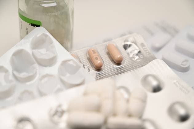 Stock- und Symbolbilder I 12.12.2023 Medikamente Tabletten gegen Corona und Schluckimpfung. Biontech, Pfizer, Paxlovid, Molnupiravir, Dexamethason, Fortecortin, Hamburg Hamburg Hamburg Deutschland *** Stock and symbol images I 12 12 2023 Medication Tablets against corona and oral vaccination Biontech, Pfizer, Paxlovid, Molnupiravir, Dexamethasone, Fortecortin, Hamburg Hamburg Hamburg Germany Copyright: xLobeca FelixxSchlikisx