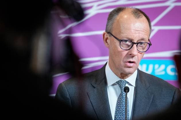 News Themen der Woche KW50 News Bilder des Tages Statement vor der CDU CSU Fraktionssitzung des Bundestag Aktuell, 12.12.2023, Berlin, Friedrich Merz (CDU) gemeinsam mit Alexander Dobrindt (CSU) bei ihrem Statement im Vorfeld der Fraktionssitzung der CDU und CSU Bundestagsfraktion im Reichstagsgebaeude Berlin Berlin Deutschland *** Statement before the CDU CSU parliamentary group meeting of the Bundestag Current, 12 12 2023, Berlin, Friedrich Merz CDU together with Alexander Dobrindt CSU during their statement in the run-up to the parliamentary group meeting of the CDU and CSU Bundestag parliamentary groups in the Reichstag building Berlin Berlin Germany
