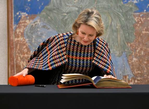 HRH Queen Mathilde Visits Georgia: a story of encounters Exhibition BRUSSELS, BELGIUM - DECEMBER 12 :Her Majesty the Queen visits the exhibition Georgia: a history of encounters at the Musée d Art et d Histoire in Brussels. This heritage exhibition is part of Europalia Georgia and highlights the country s art, culture and history. Queen Mathilde of Belgium pictured on DECEMBER 12, 2023 in Brussels, Belgium, 12 12 23 Brussels Belgium  Copyright: xPhilipxReynaersx