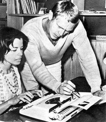 Film The Great Escape Actor Steve McQueen with his wife Bavaria Germany  Copyright: xLeoxFuchsxArchivesx 3016 Steve McQueen Neile Adams Typewriter