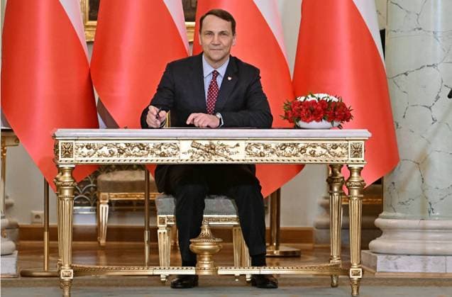 Polen, Vereidigungszeremonie der neuen Regierung in Warschau RECORD DATE NOT STATED 13.12.2023 WARSZAWA ZAPRZYSIEZENIE RZADU DONALDA TUSKA NOWY RZAD UROCZYSTOSC ZAPRZYSIEZENIA W PALACU PREZYDENCKIM N Z RADOSLAW SIKORSKI FOT DAMIAN BURZYKOWSKI NEWSPIX.PL 13 12 2023 WARSAW OATH OF THE GOVERNMENT OF PRIME MINISTER DONALD TUSK NEW GOVERNMENT IN POLAND AT THE PRESIDENTIAL PALACE --- Newspix.pl  DB131223_049