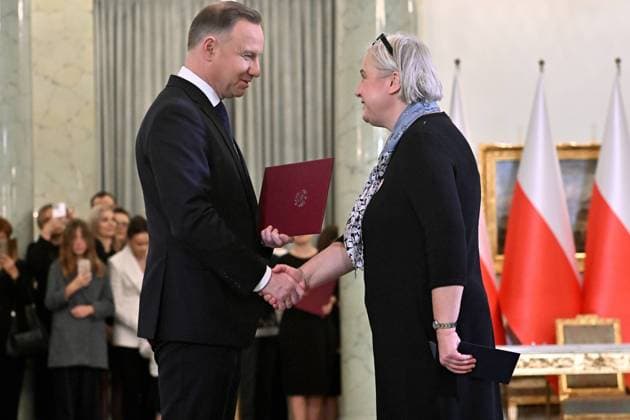 Polen, Vereidigungszeremonie der neuen Regierung in Warschau RECORD DATE NOT STATED 13.12.2023 WARSZAWA ZAPRZYSIEZENIE RZADU DONALDA TUSKA NOWY RZAD UROCZYSTOSC ZAPRZYSIEZENIA W PALACU PREZYDENCKIM N Z MARZENA CZARNECKA ANDRZEJ DUDA FOT DAMIAN BURZYKOWSKI NEWSPIX.PL 13 12 2023 WARSAW OATH OF THE GOVERNMENT OF PRIME MINISTER DONALD TUSK NEW GOVERNMENT IN POLAND AT THE PRESIDENTIAL PALACE --- Newspix.pl  DB131223_139