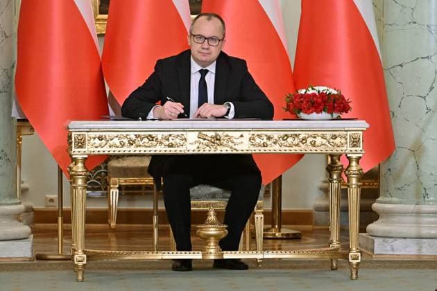 Polen, Vereidigungszeremonie der neuen Regierung in Warschau RECORD DATE NOT STATED 13.12.2023 WARSZAWA ZAPRZYSIEZENIE RZADU DONALDA TUSKA NOWY RZAD UROCZYSTOSC ZAPRZYSIEZENIA W PALACU PREZYDENCKIM N Z ADAM BODNAR DONALD TUSK FOT DAMIAN BURZYKOWSKI NEWSPIX.PL 13 12 2023 WARSAW OATH OF THE GOVERNMENT OF PRIME MINISTER DONALD TUSK NEW GOVERNMENT IN POLAND AT THE PRESIDENTIAL PALACE --- Newspix.pl  DB131223_145