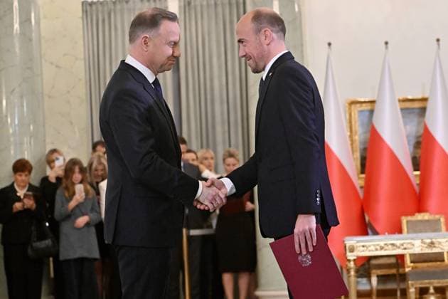 RECORD DATE NOT STATED 13.12.2023 WARSZAWA ZAPRZYSIEZENIE RZADU DONALDA TUSKA NOWY RZAD UROCZYSTOSC ZAPRZYSIEZENIA W PALACU PREZYDENCKIM N Z BORYS BUDKA ANDRZEJ DUDA FOT DAMIAN BURZYKOWSKI NEWSPIX.PL 13 12 2023 WARSAW OATH OF THE GOVERNMENT OF PRIME MINISTER DONALD TUSK NEW GOVERNMENT IN POLAND AT THE PRESIDENTIAL PALACE --- Newspix.pl  DB131223_150