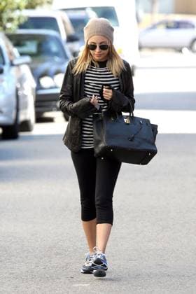 GYM BUDDIES! Nicole Richie looks to keep fit in the new year as she finishes a two hour work out with Khloe Kardashian 49918, LOS ANGELES, CALIFORNIA - Monday January 10, 2011. Nicole Richie and Khloe Kardashian try to keep fit in the new year as they are spotted leaving a Tracey Anderson gym after a 2 hour work out. Khloe, who has been rumored to be pregnant, showed off her new red hair style as she walked to her car. Richie sported a striped top and knit hat but was not seen wearing a wedding ring. , Credit:Matt Symons, PacificCoastNews.com Avalon USA, Los Angeles  Copyright: xMattxSymons,xPacificCoastNews.comx xAvalonx 0524688611