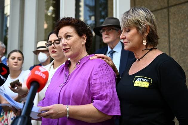 Bilder des Jahres 2023, News 12 Dezember News Themen der Woche KW50 KATHLEEN FOLBIGG COURT, Kathleen Folbigg along with Tracy Chapman speaks to media outside the New South Wales Court of Criminal Appeal in Sydney, Thursday, December 14, 2023. After spending almost two decades in prison before being pardoned and freed earlier this year, Kathleen Folbigg has had her convictions quashed. ( NO ARCHIVING, EDITORIAL USE ONLY, NO USE IN BOOKS WITHOUT CONSENT SYDNEY NEW SOUTH WALES AUSTRALIA  Copyright: xDANxHIMBRECHTSx 20231214001877597658
