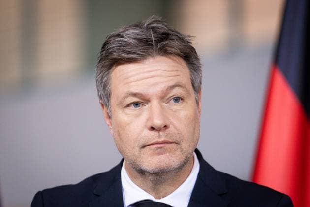 Pressestatement zu den Haushaltsverhandlungen Bundeswirtschafts- und Klimaminister Robert Habeck (Gruene) bei ihrem gemeinsamen Pressestatement zu den Gespraechen zum Haushalt und Nachtragshaushalt, Berlin , 13.12.2023 Berlin Berlin Deutschland *** Press statement on the budget negotiations Federal Economics and Climate Minister Robert Habeck Gruene at their joint press statement on the talks on the budget and supplementary budget, Berlin , 13 12 2023 Berlin Berlin Germany