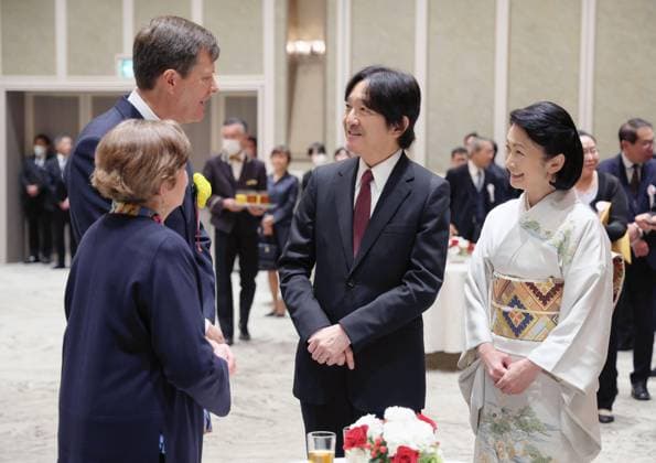 Crown Prince Fumihito at award ceremony Japanese Crown Prince Fumihito (2nd from R) and his wife and Crown Princess Kiko (R) chat with University of Cambridge genetics professor Richard Durbin (back, L) after an award ceremony in Tokyo on Dec. 14, 2023. Durbin received the 39th International Prize for Biology for his contributions in the genome field. (Pool photo)  A14AA0002237688P
