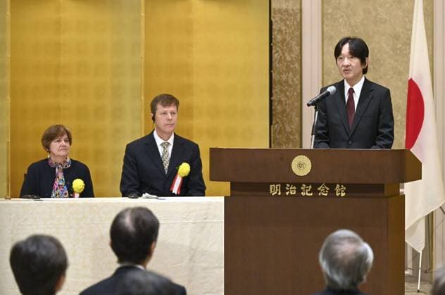 Entertainment Themen der Woche KW50 Entertainment Bilder des Tages Crown Prince Fumihito at award ceremony Japanese Crown Prince Fumihito (R) speaks at a biology-related international award ceremony in Tokyo on Dec. 14, 2023.  A14AA0002237689P