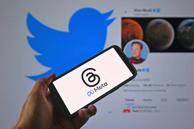ALTERNATIVE ZU TWITTER Start von Metas Kurznachrichtendienst Threads erwartet. Themenfoto Symbolfoto:THREADS - Meta startet Konkurrenz zu Twitter Starttermin ist der 6.Juli 2023. Meta, Mutterkonzern von Facebook und Instagram, startet eine aehnlich wie Twitter gestaltete App mit dem Namen Threads oÂ just zu dem Zeitpunkt, wo Twitter-Eigentuemer Elon Musk sein Unternehmen wieder in die Bredouille brachte. *** ALTERNATIVE TO TWITTER Launch of Metas short messaging service Threads expected Topic photo Symbol photo THREADS Meta launches competitor to Twitter Launch date is July 6, 2023 Meta, parent company of Facebook and Instagram, is launching an app similar to Twitter called Threads oÂ just at the time when Twitter owner Elon Musk got
