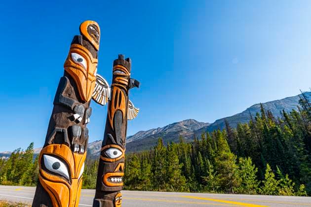 Totem poles along the Glacier Parkway, Alberta, Canada, North America Copyright: MichaelxRunkel 1184-9333