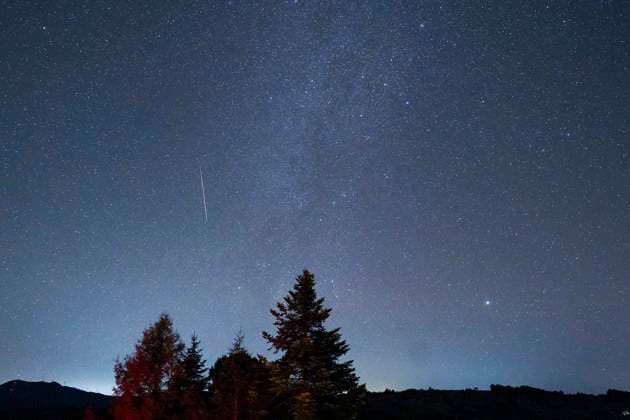 Bilder des Jahres 2023, News 12 Dezember News Themen der Woche KW50 News Bilder des Tages (231215) -- LIJIANG, Dec. 15, 2023 -- This photo taken on Dec. 15, 2023 shows Geminids meteor shower over Yulong County, Lijiang City, southwest China s Yunnan Province. ) CHINA-YUNNAN-LIJIANG-GEMINIDS METEOR SHOWER (CN) CuixWen 