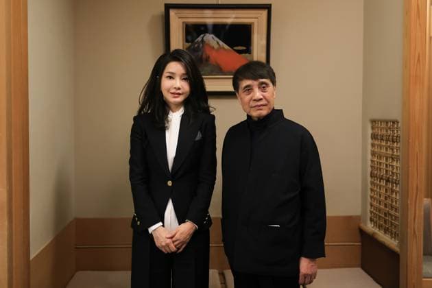 S. Korean first lady meets Japanese architect S. Korean first lady meets Japanese architect South Korean first lady Kim Keon Hee (L) poses for a photo with renowned Japanese architect Tadao Ando during a luncheon meeting at a Tokyo restaurant on March 17, 2023. (Yonhap) 2023-03-17 16:10:49 < 1980-2023 YONHAPNEWS AGENCY. .> ÀÏº» ÀÏº» EDITORIAL USE ONLY  Copyright: xx PYH2023031712380032500 YonhapxNewsx yonphotos216056