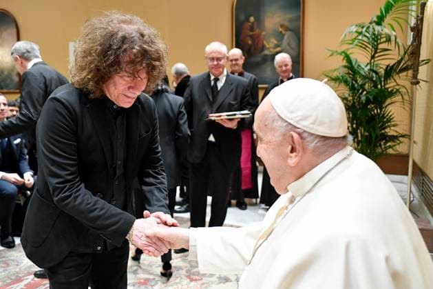 Pope Francis Receives The Artists Of The Christmas Concert Pope Francisshakes hands with during a private audience the Artists of the Christmas Concert at the Vatican, on December 16, 2023. Editorial USe Only. Photo by Vatican Media Catholic Press Photo IPA ABACAPRESS.CO Vatican City Vatican (or Holy See)  Copyright: xIPA ABACAx