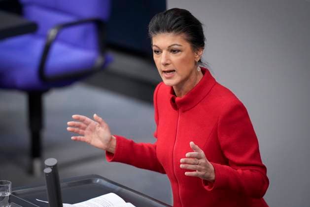 Deutscher Bundestag, 145. Plenarsitzung Dr. Sahra Wagenknecht (fraktionslos, ehemals Linke) Buendnis Sahra Wagenknecht im Portrait bei ihrer energischen und lautstarken Rede zum Tagesordnungspunkt Nachtragshaushalt 2023 bei der 145. Sitzung des Deutschen Bundestag in Berlin, 15.12.2023 Berlin Berlin Deutschland *** German Bundestag, 145th plenary session Dr Sahra Wagenknecht non-attached, formerly Linke Buendnis Sahra Wagenknecht in portrait during her energetic and vociferous speech on the agenda item supplementary budget 2023 at the 145th session of the German Bundestag in Berlin, 15 12 2023 Berlin Berlin Germany