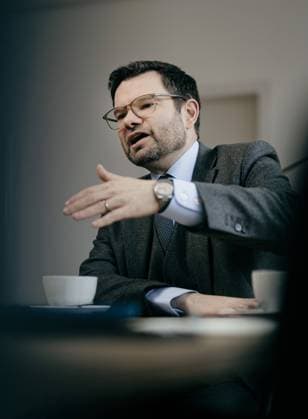 Marco Buschmann (FDP), Bundesminister der Justiz, aufgenommen im Rahmen eines Interview fue NBR in Berlin, 12.12.2023. Berlin Deutschland *** Marco Buschmann FDP , Federal Minister of Justice, recorded during an interview for NBR in Berlin, 12 12 2023 Berlin Germany Copyright: xFelixxZahnx