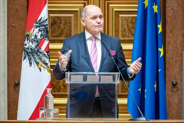 Vienna, Austria 18 December 2023 1 National Council President Wolfgang Sobotka speaks at the Christmas concert in the historic chamber of the Federal Assembly to mark the focus on volunteering