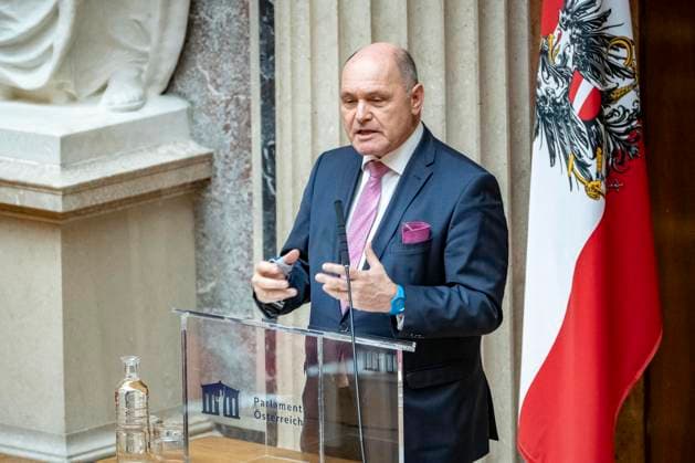 Vienna, Austria 18 December 2023 1 National Council President Wolfgang Sobotka speaks at the Christmas concert in the historic chamber of the Federal Assembly to mark the focus on volunteering