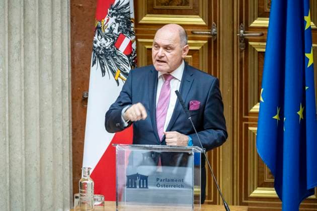 Vienna, Austria 18 December 2023 1 National Council President Wolfgang Sobotka speaks at the Christmas concert in the historic chamber of the Federal Assembly to mark the focus on volunteering