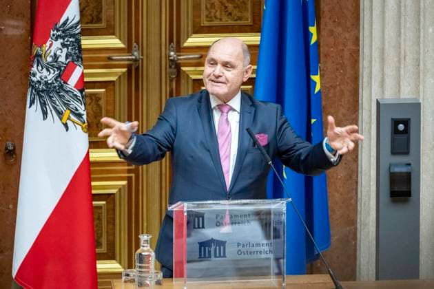 Vienna, Austria 18 December 2023 1 National Council President Wolfgang Sobotka speaks at the Christmas concert in the historic chamber of the Federal Assembly to mark the focus on volunteering